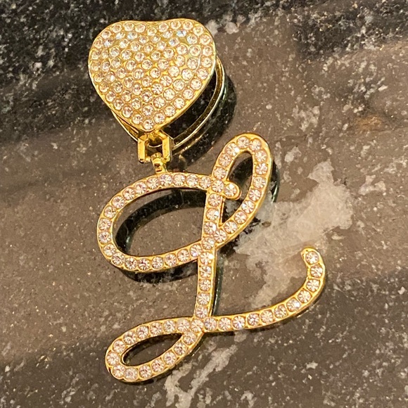 Diamond Initial L pendant - Picture 5 of 8